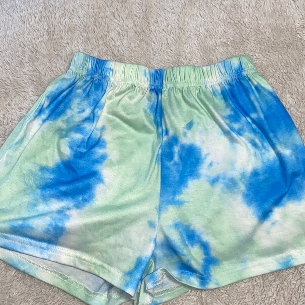 MISSGUIDED tie dye shorts